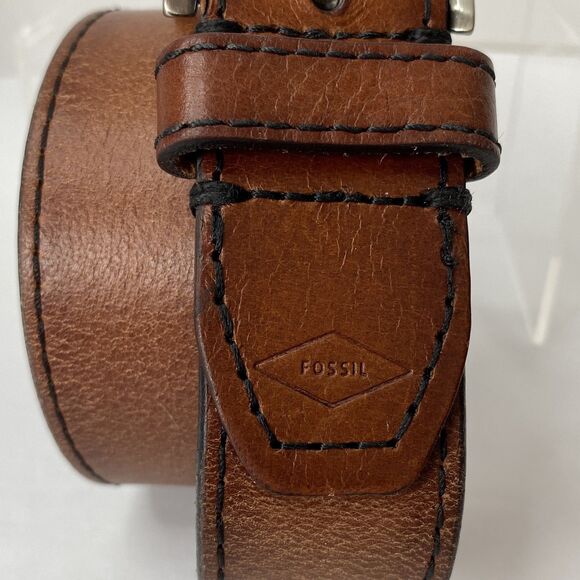 Fossil 'Griffin' Brown Genuine Leather Belt Silver Buckle Mens size 44 - Picture 3 of 9